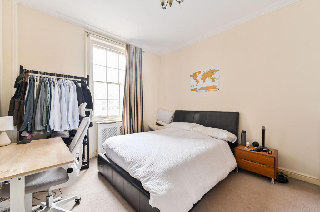 Apartment in London, Paddington - More