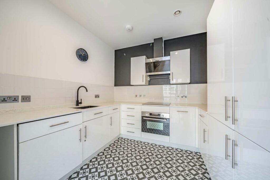 Apartment in London, St John's Estate, Isle of Dogs - View 6