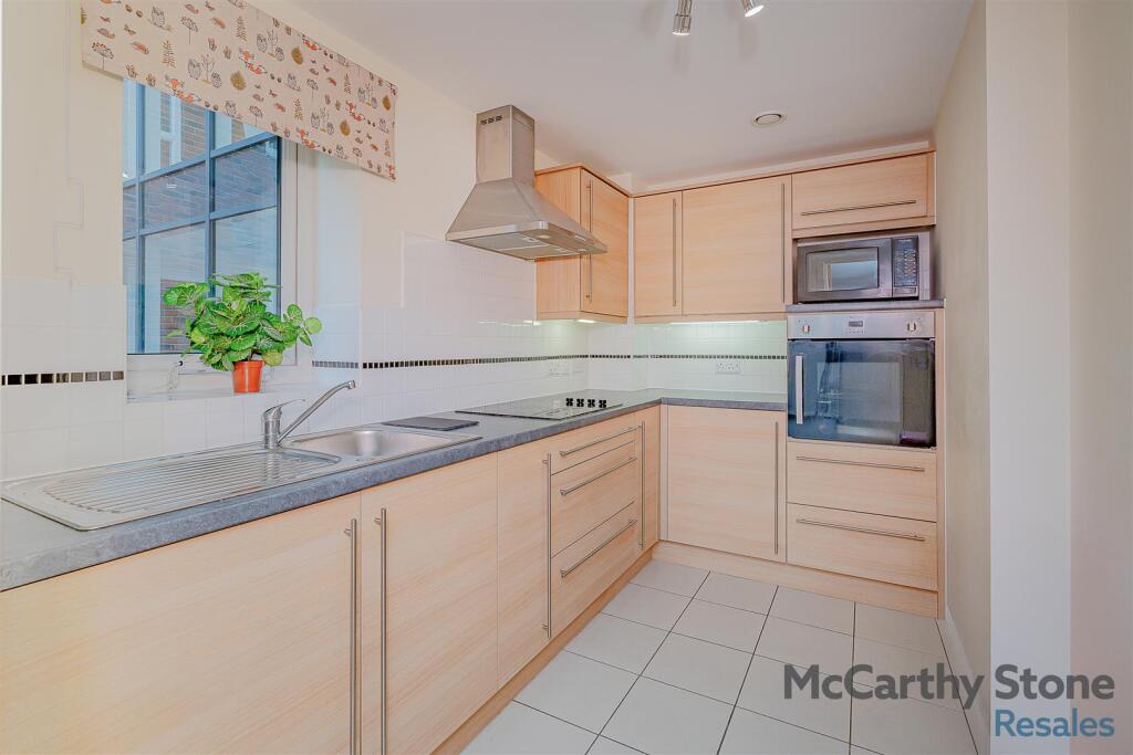 Oakfield Court, Crofts Bank Road, Urmston, Manchester, M41 0AA photo 4