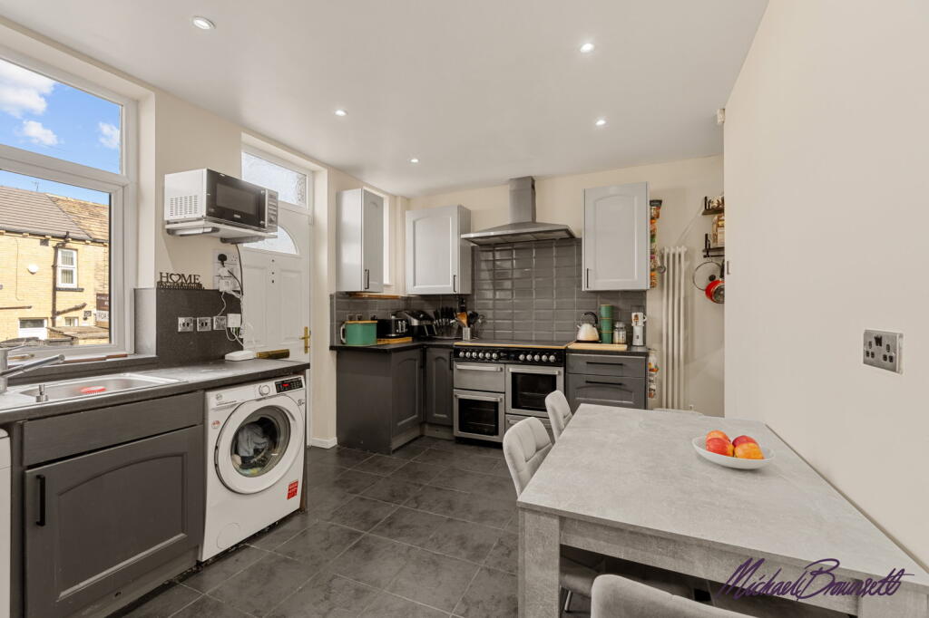 Additional image 3 of South View, Greengates, Bradford, BD10 0QX