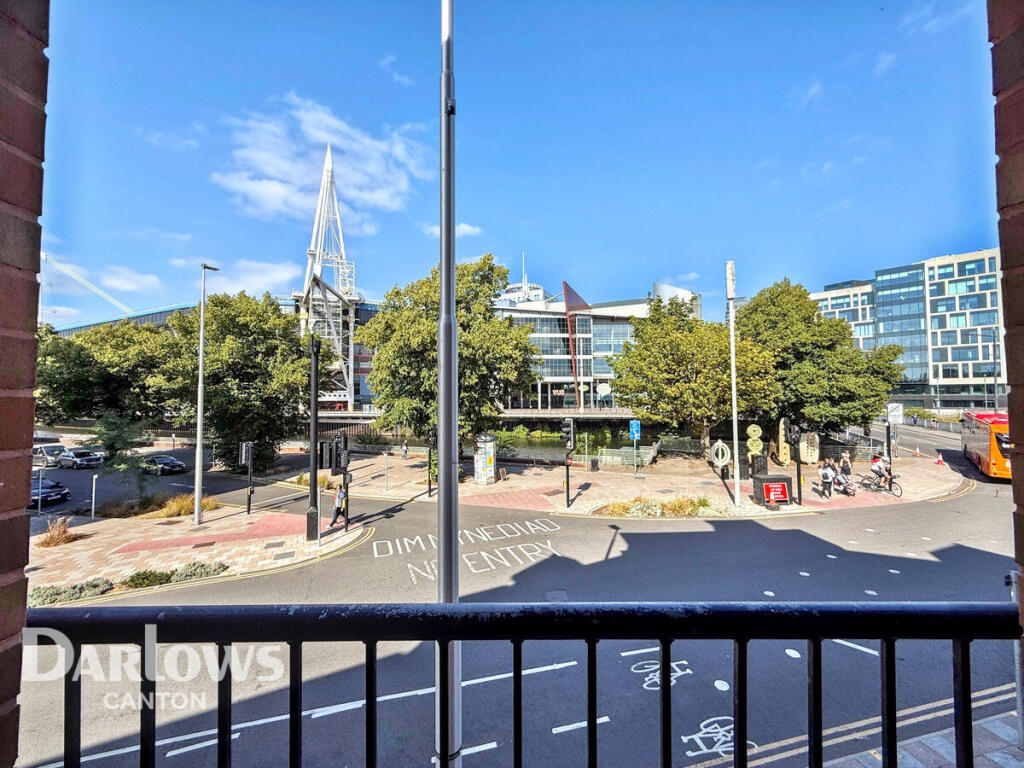 1-bed apartment on Taffs Mead Embankment, Cardiff, £150,000
