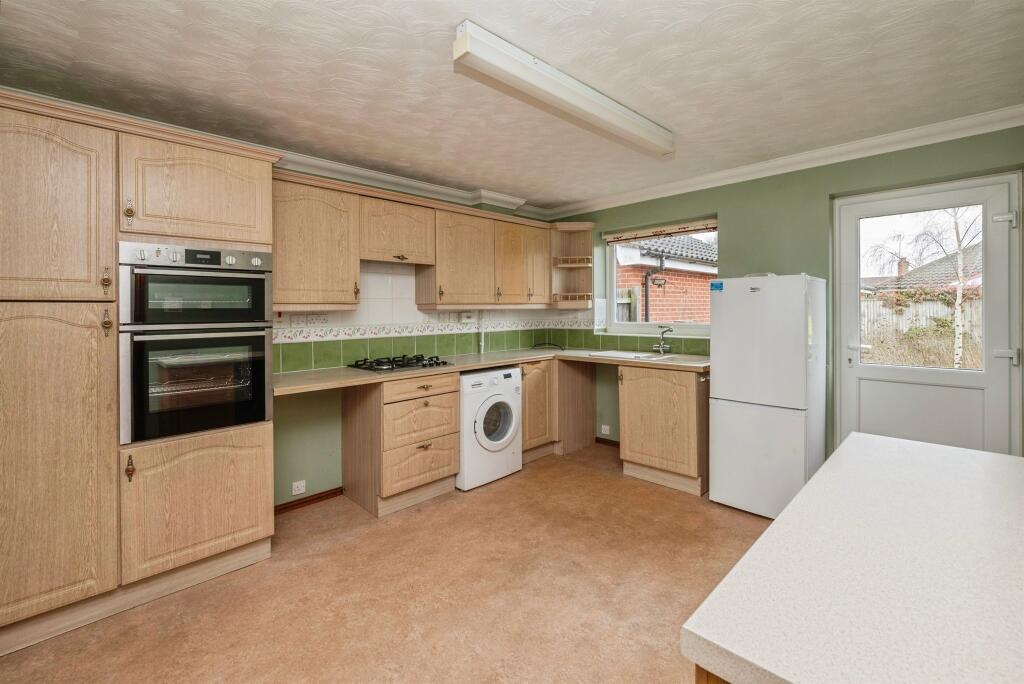 Long Barrow Drive, North Walsham photo 2