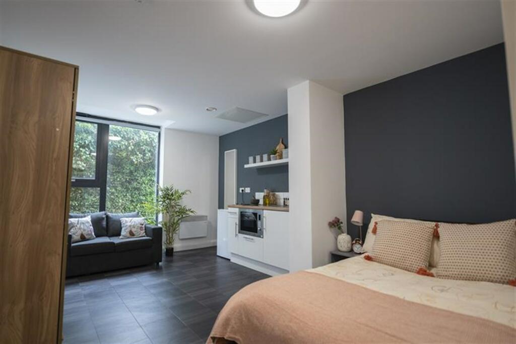 Main image of property: Edge Lane, Liverpool, L7 5NA