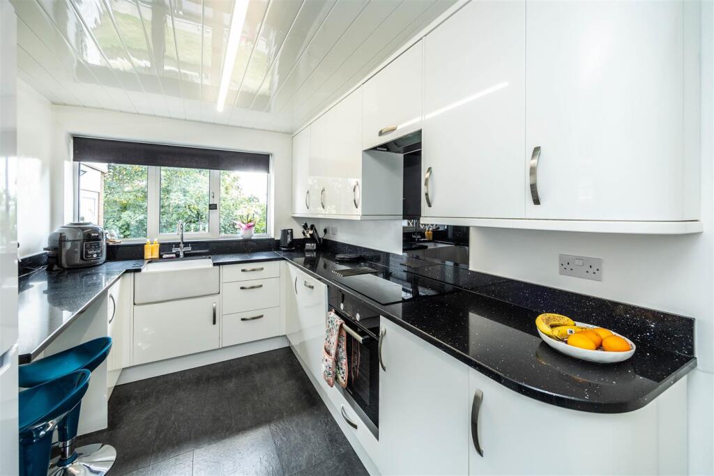 Highcliffe Avenue, Fixby, Huddersfield, HD2 2NS photo 4