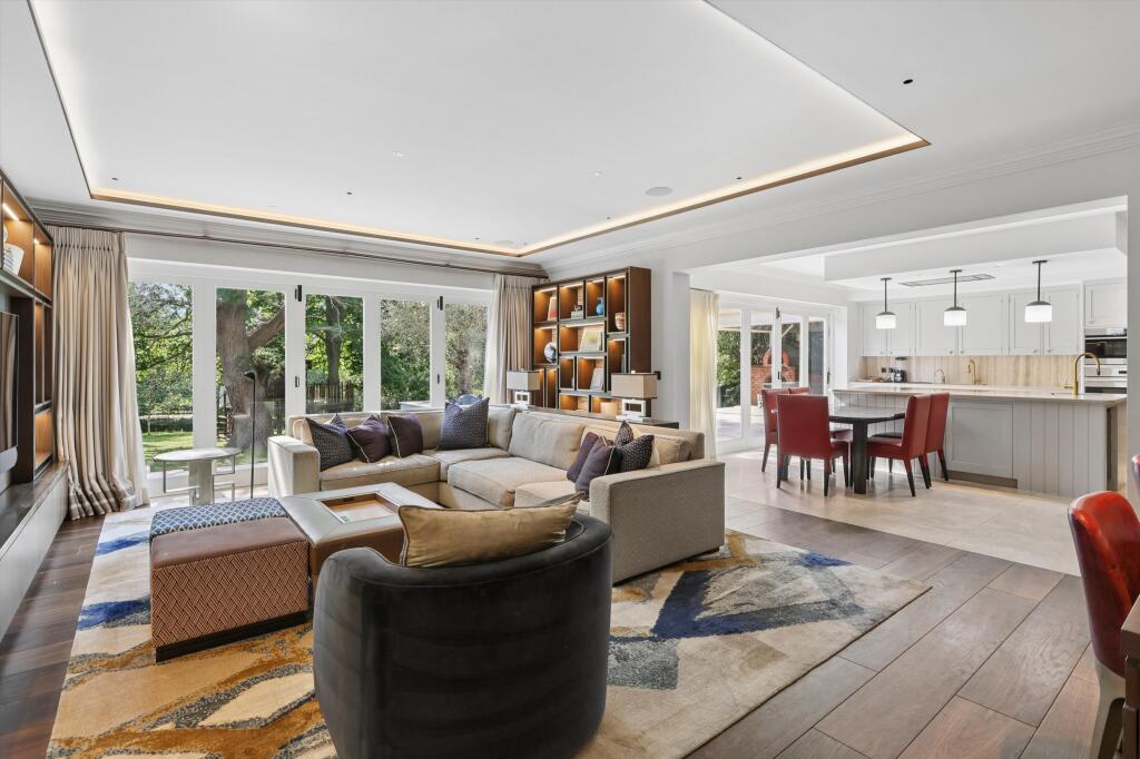 House in Kingston upon Thames - More