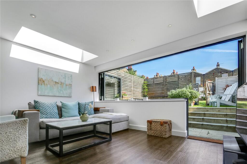 House in London - View 2