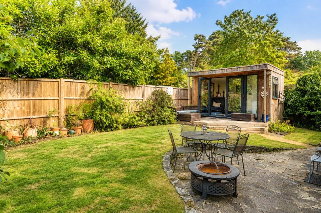 House in Burghfield Common, Burghfield - View 5