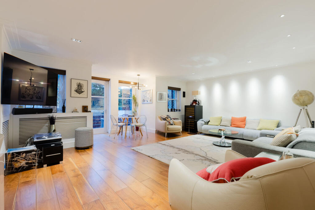 Main image of property: Rosslyn Hill, London, NW3