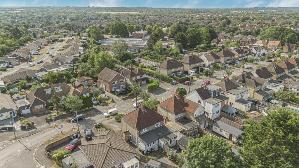Hillside Road, Earley, RG6 photo 3