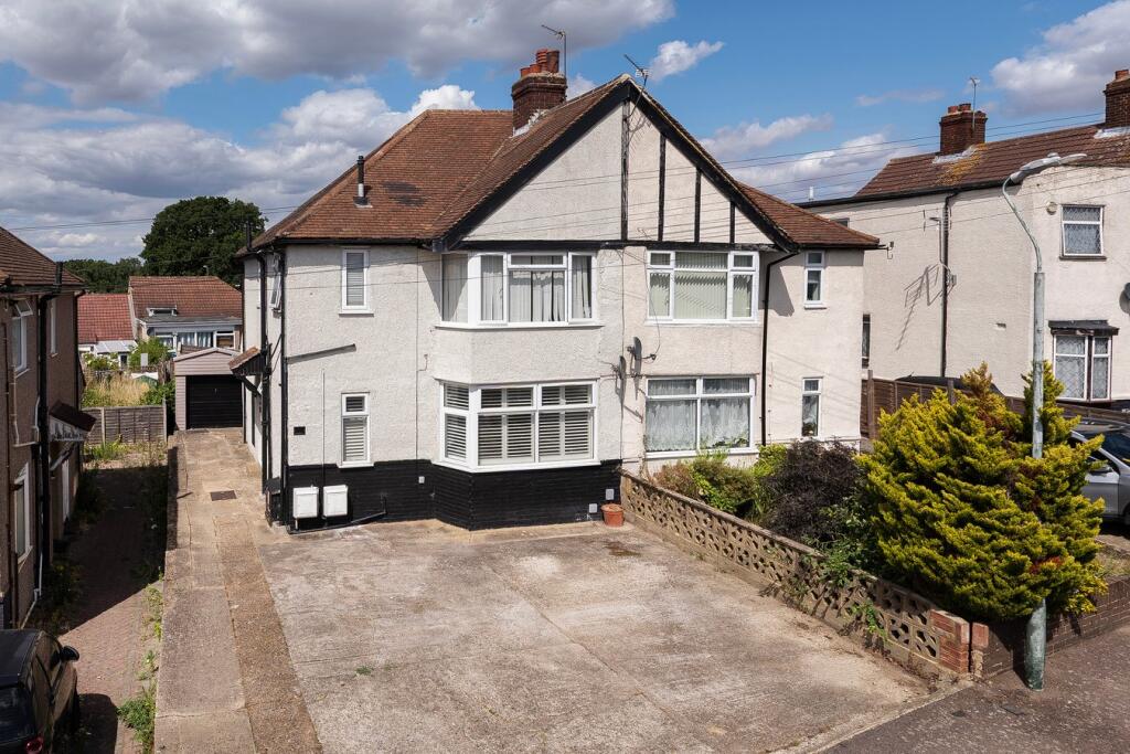 Highfield Avenue, Erith, DA8 photo 2