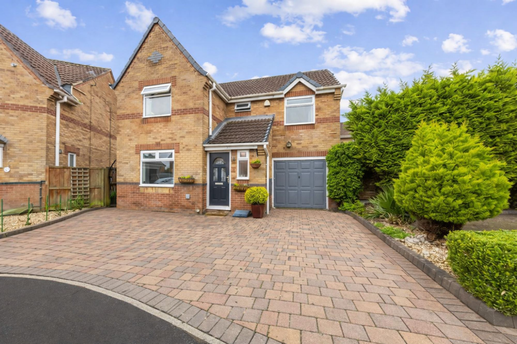 Main image of property: Lapwing Close, Newton-Le-Willows, WA12