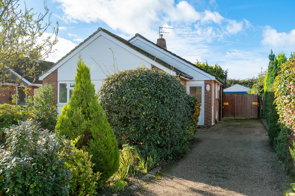 2-bed bungalow on Chatsworth Crescent, Felixstowe, £299,950