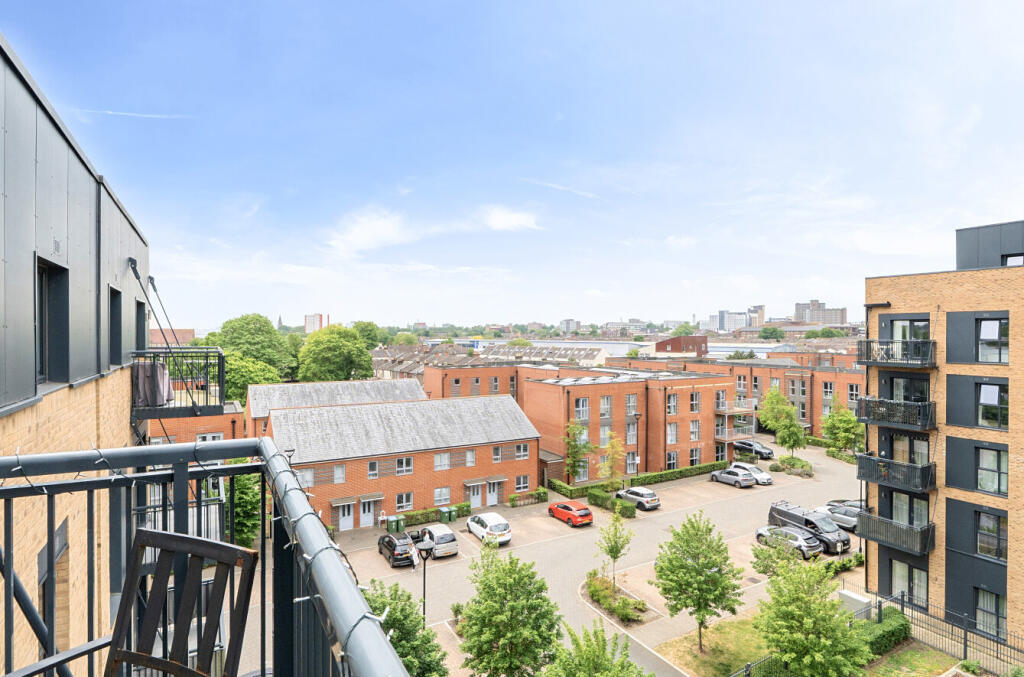 Apartment in Southampton - View 3