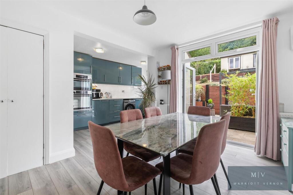House in Croydon - View 4