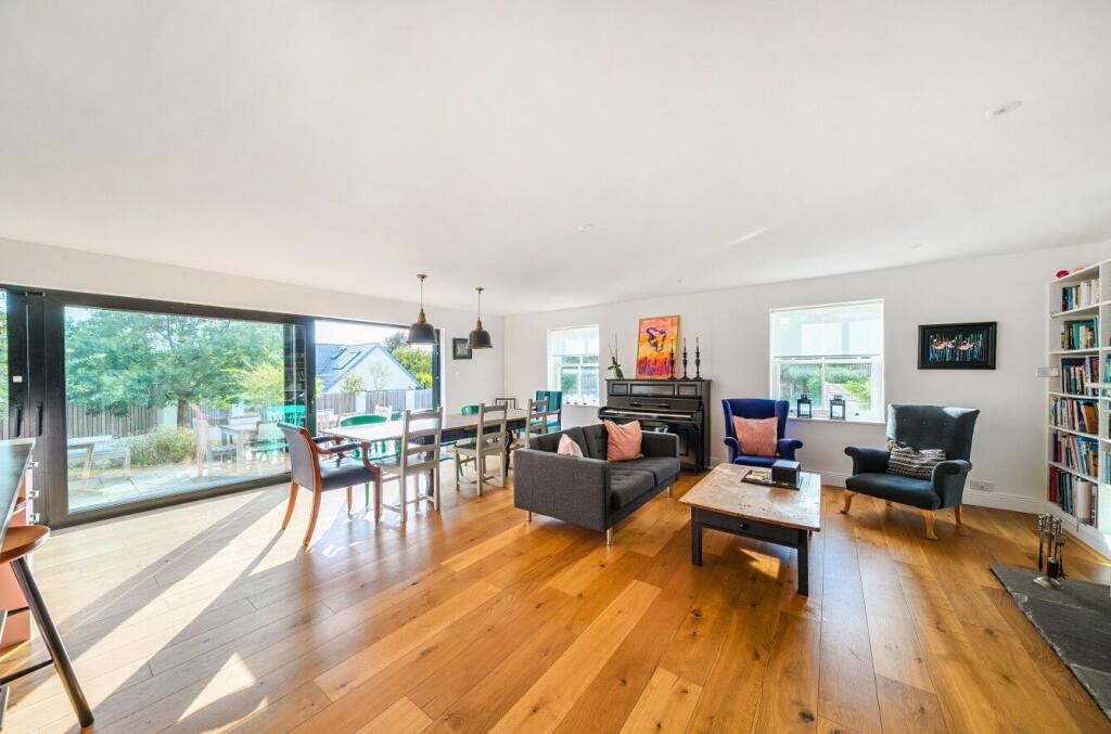 House in Southampton - More