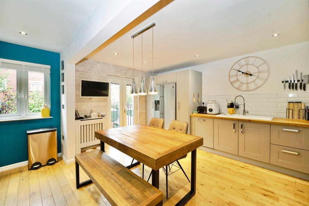 House in Leeds, Robin Hood - View 4