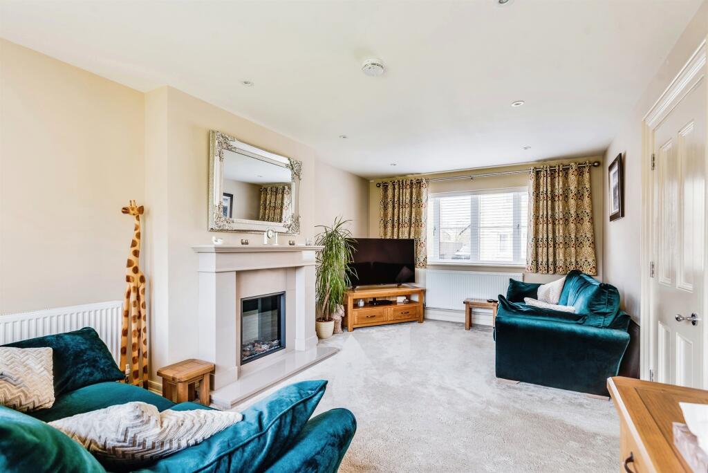 House in West Oxfordshire, Carterton - View 4