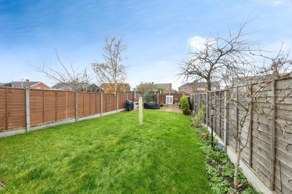 York Close, Barton-le-Clay, Bedford, MK45 photo 3