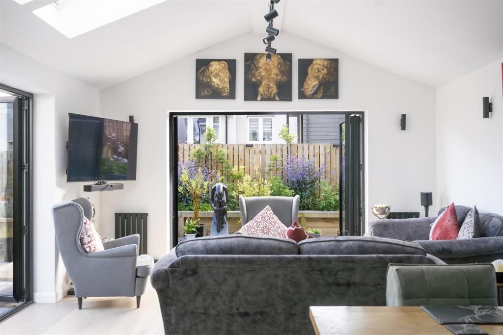 9 Kilravock Gardens, Inverness, IV2 6EN photo 4