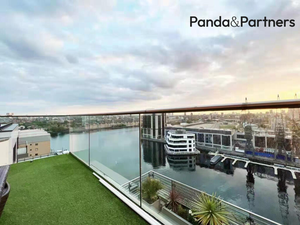 3-bed flat on 14 Turnberry Quay, London, E14, £900,000