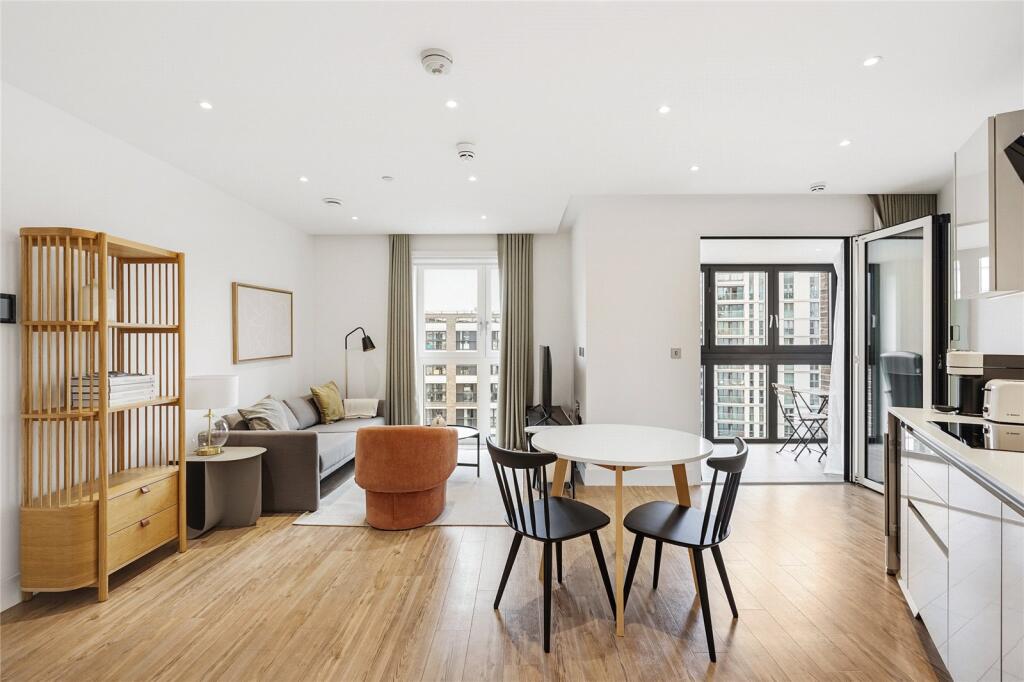 1-bed flat on Wiverton Tower, Aldgate Place, E1, £500,000
