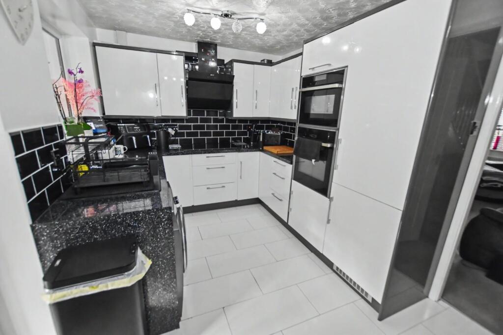 House in Wootton, Wootton Fields - View 4