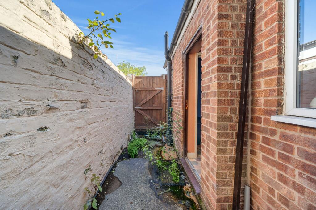 House in St Helens, Wargrave - View 4