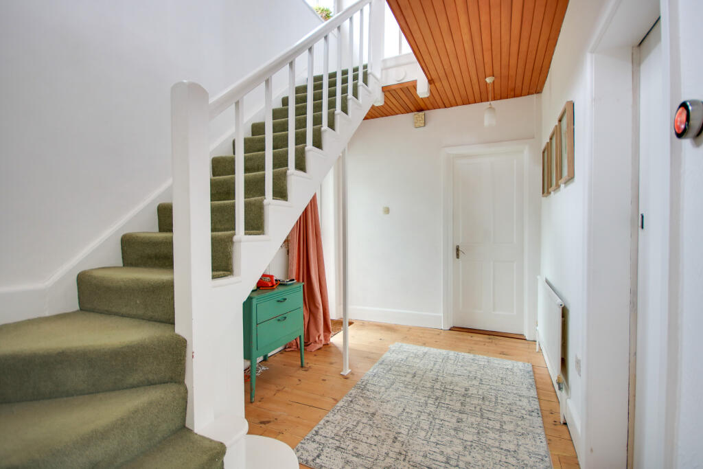 Thornhill Park! 2/3 Bedrooms! Wow Factor Kitchen! Bright Property! photo 2