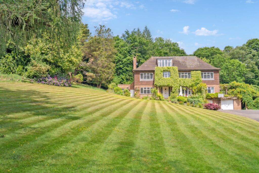 Main image of property: Main Drive, Gerrards Cross, SL9