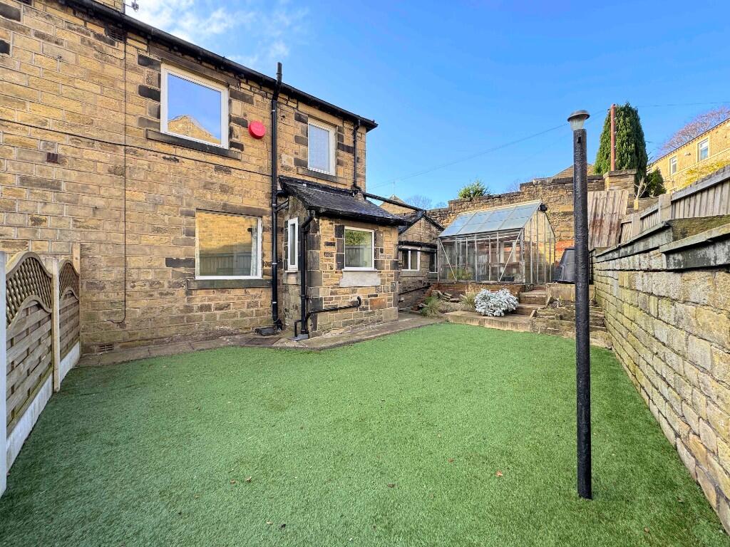 1 Brooklands Avenue, Holywell Green, HX4 9AA photo 2