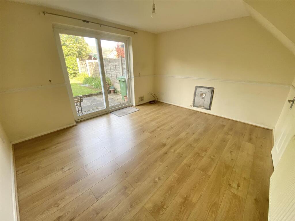 8, Squires Court, Bicton Heath, Shrewsbury photo 3