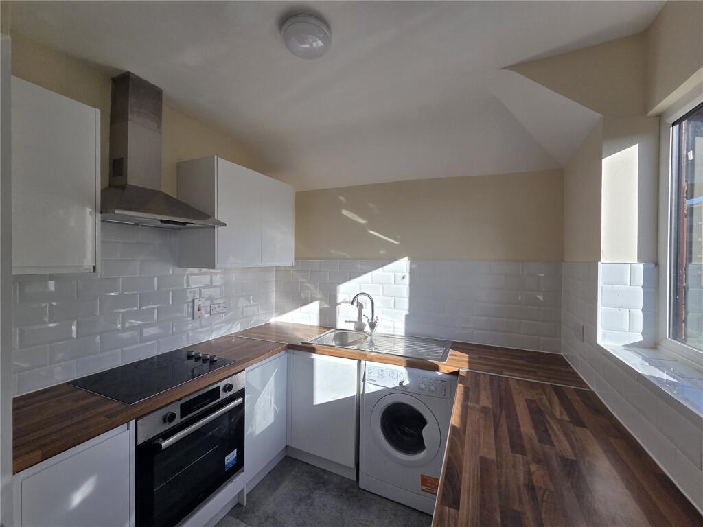 Apartment in Southall - View 5
