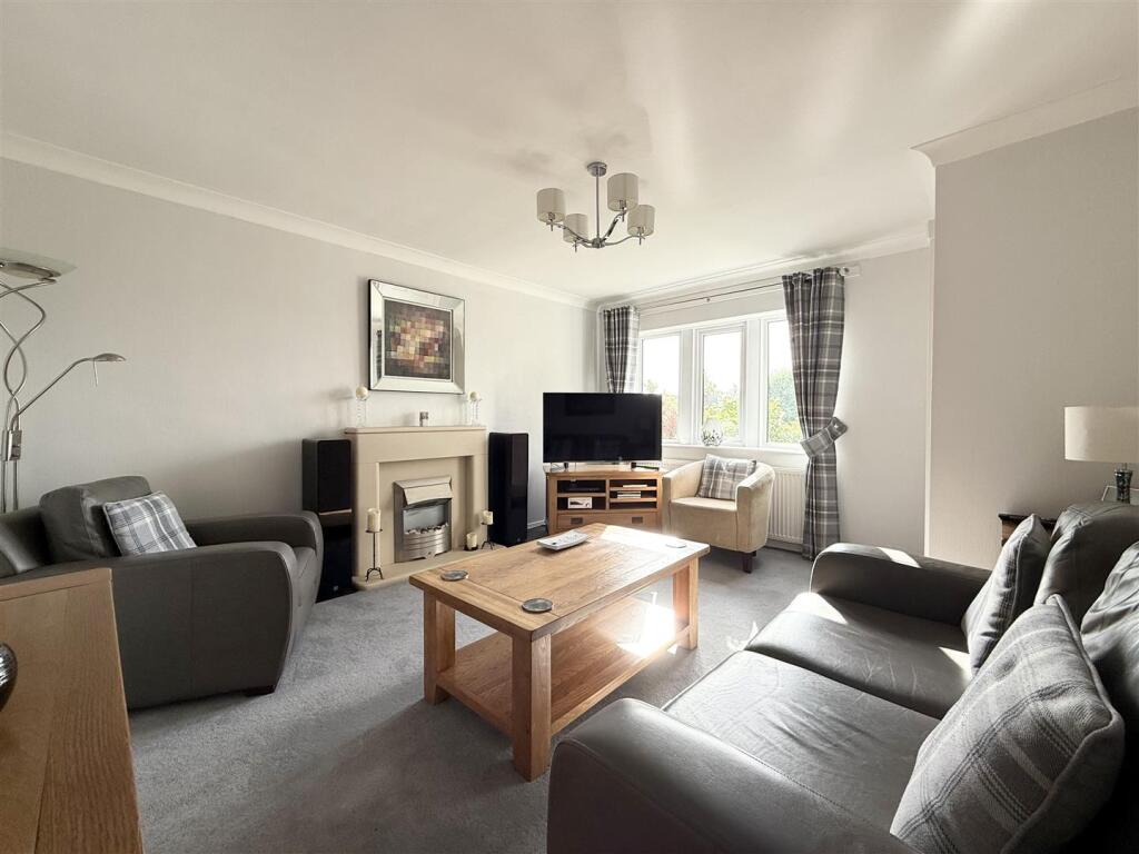 Ingdale Drive, Wooldale, Holmfirth, HD9 1AT photo 2
