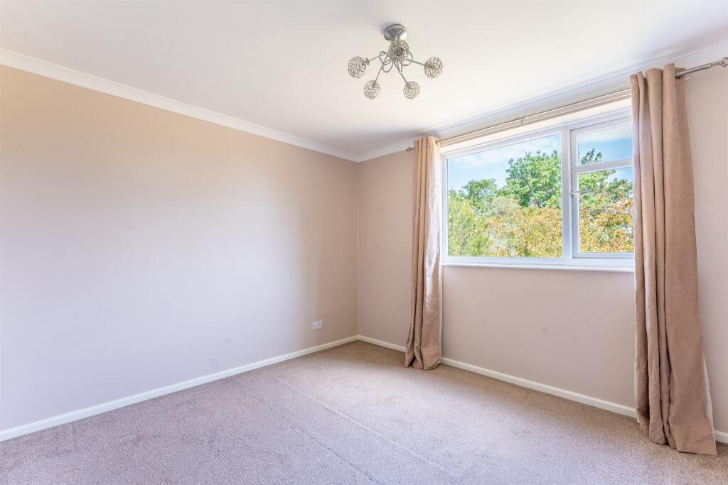 Apartment in Birmingham, Sutton Coldfield - View 3