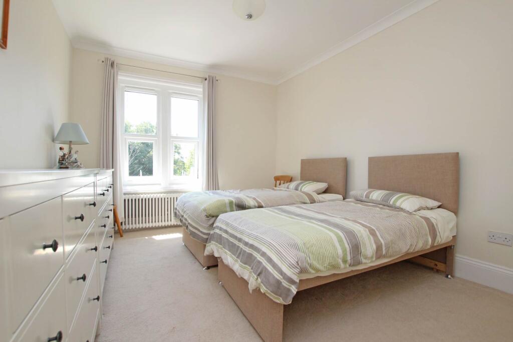 Apartment in Eastbourne, East Sussex - View 4