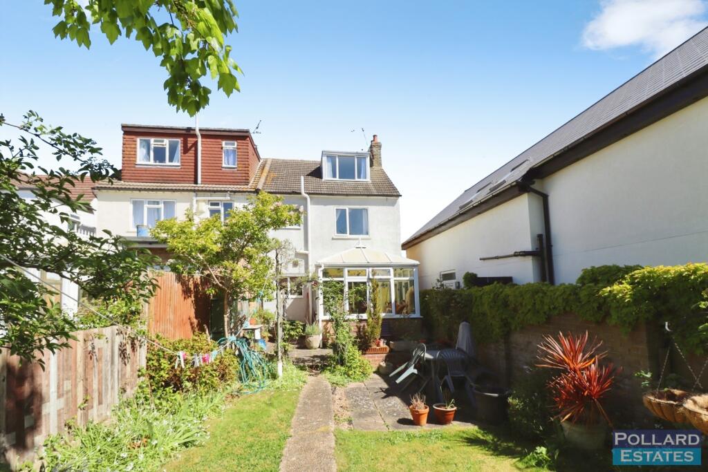 London Road, Rainham photo 4