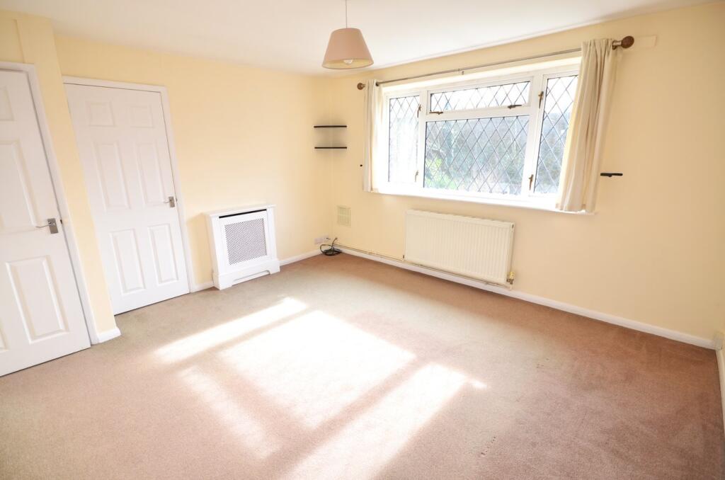 Ratcliffe Road, Farnborough, GU14 photo 2