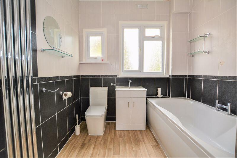 Apartment in Southend-on-Sea - View 5