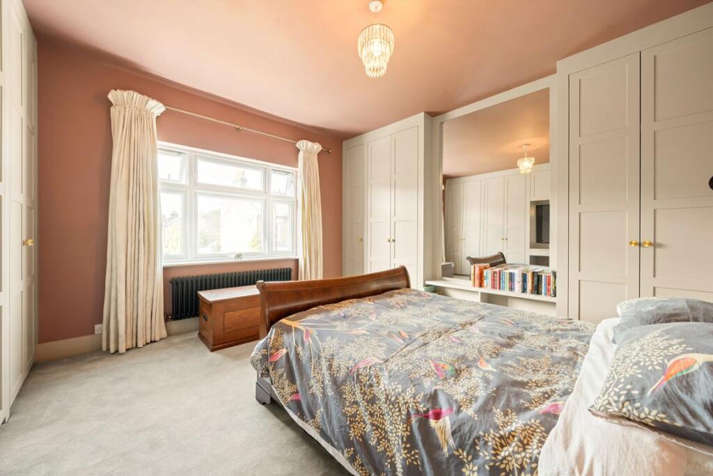 House in London, St Margarets - View 5