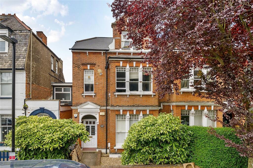 2-bed flat on Muswell Avenue, London, N10, £875,000