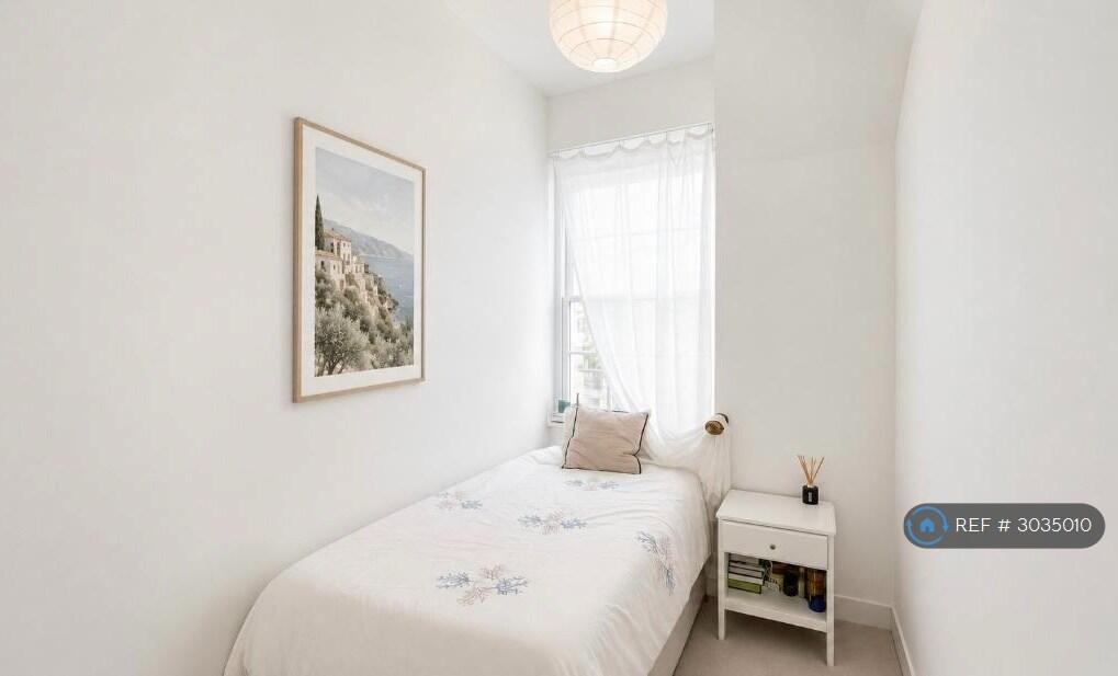 Apartment in London, Snaresbrook - View 3