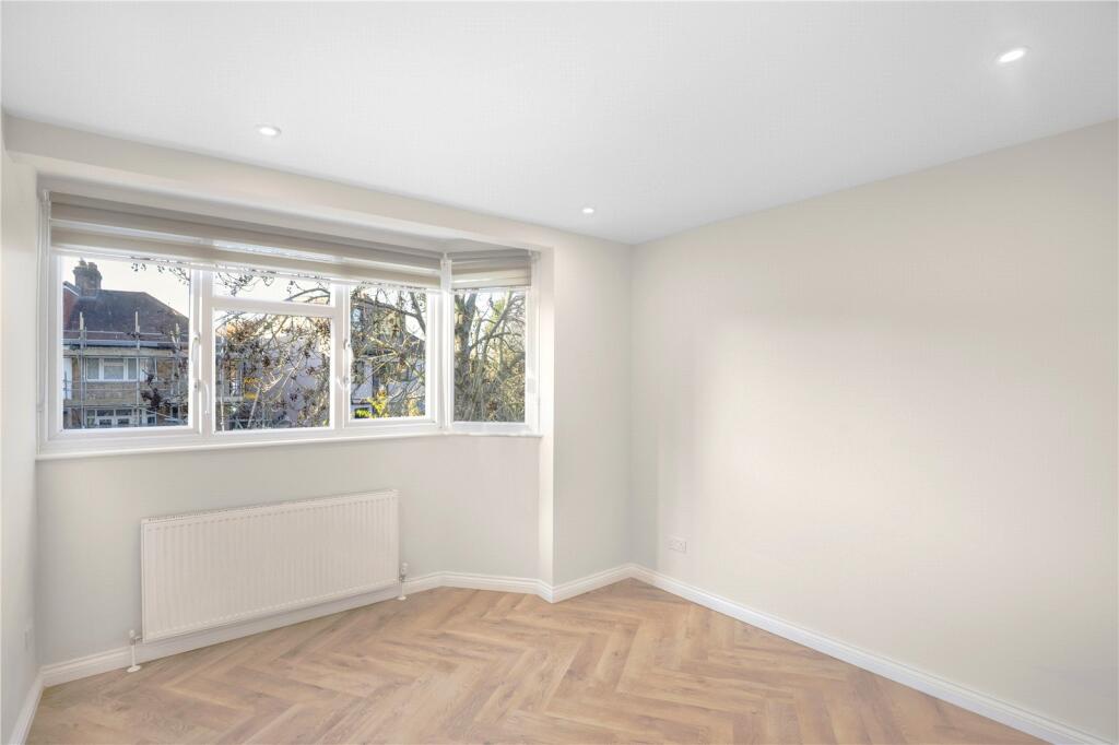 Tudor Court, Walthamstow, London, E17 photo 3