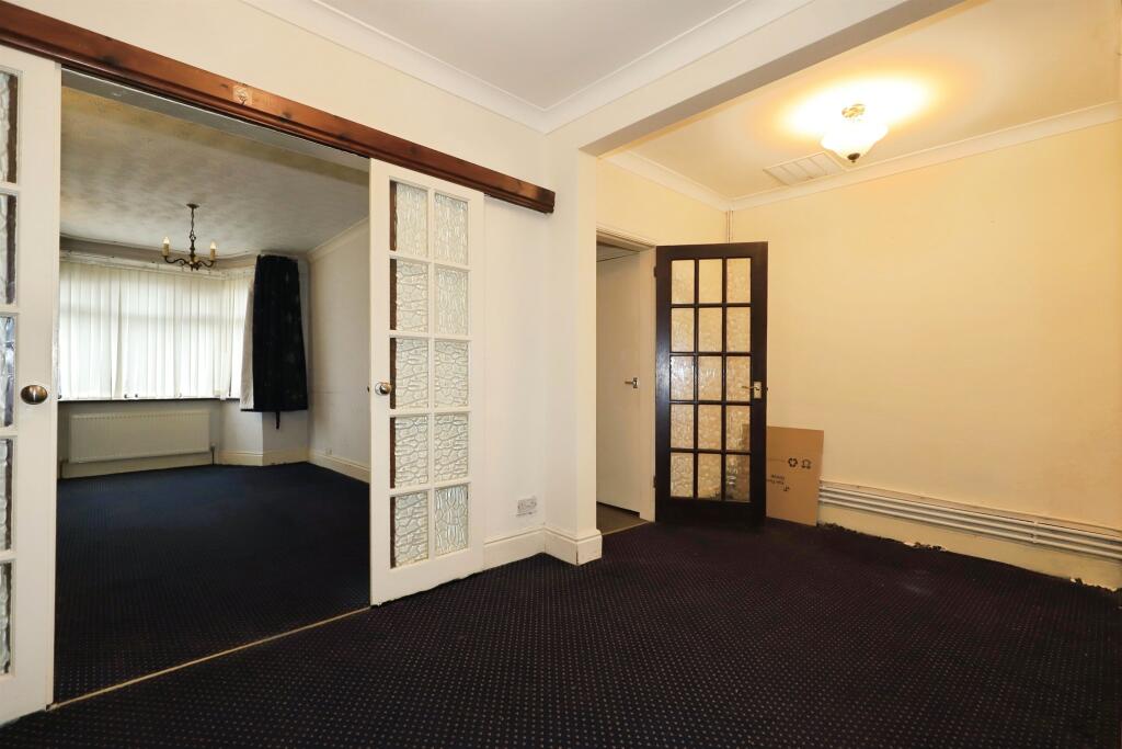 House in Dudley, Roseville - View 4