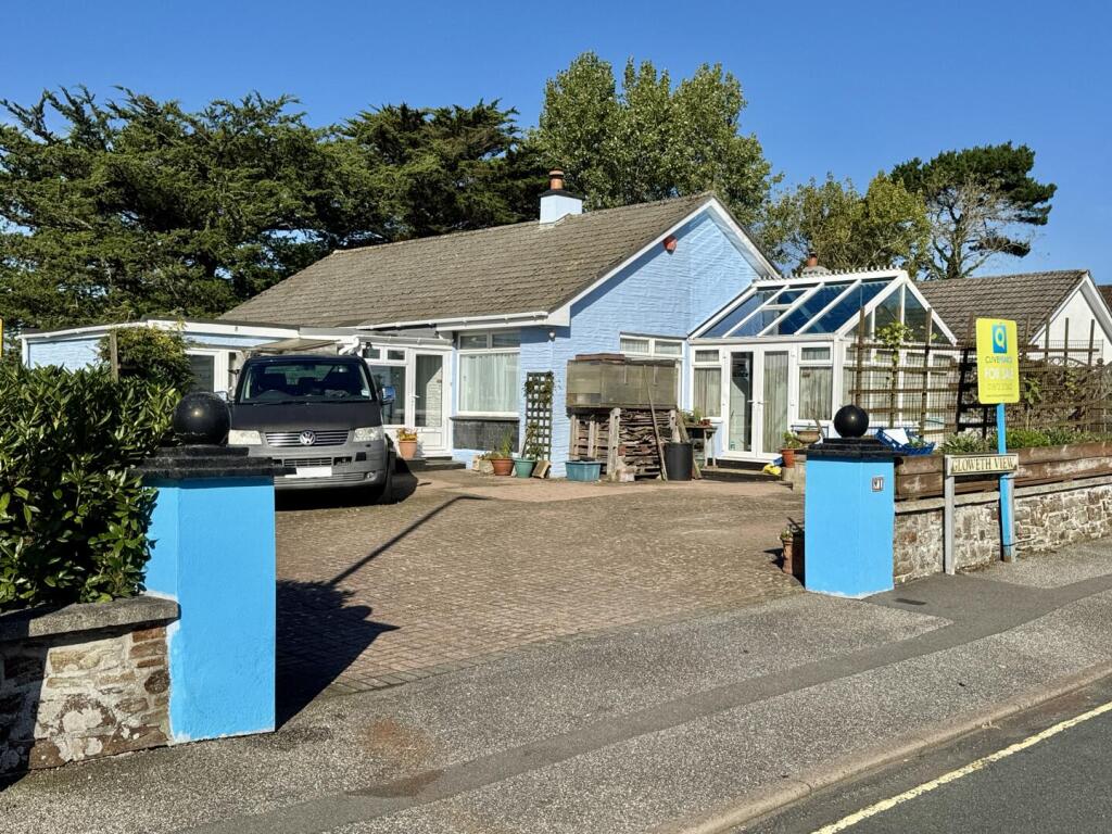 3-bed house on Gloweth View, Truro, £375,000