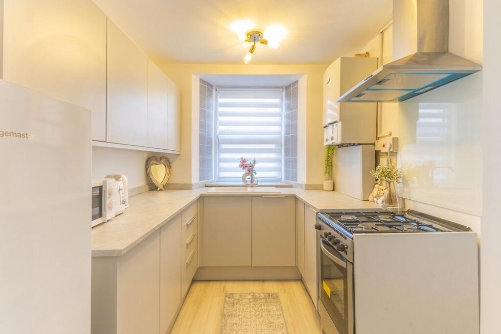 64 Craig Walk, Windermere photo 2