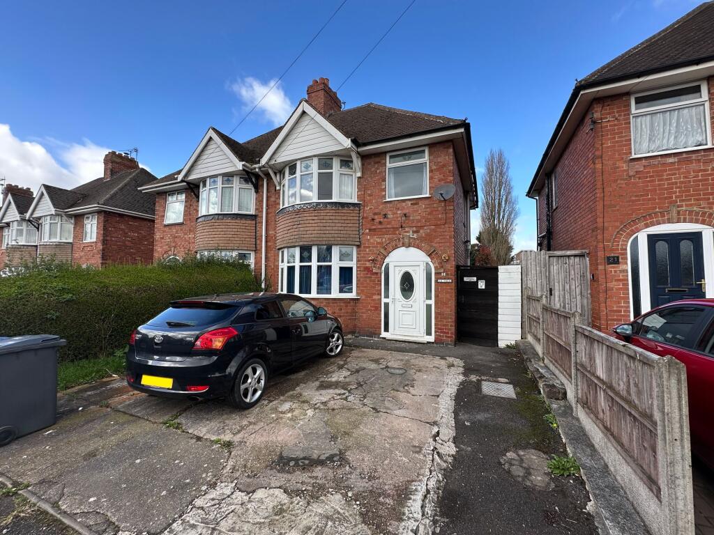 4-bed semi-detached on Bretlands Way, Burton-On-Trent, DE15, £220,000