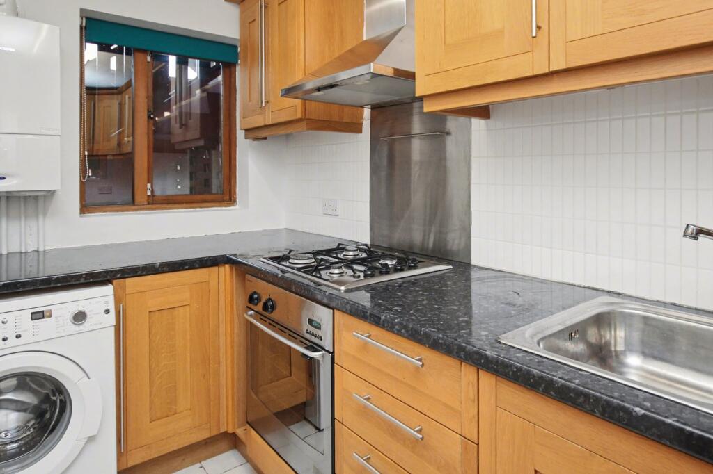 Apartment in Letchworth, Hertfordshire - View 3