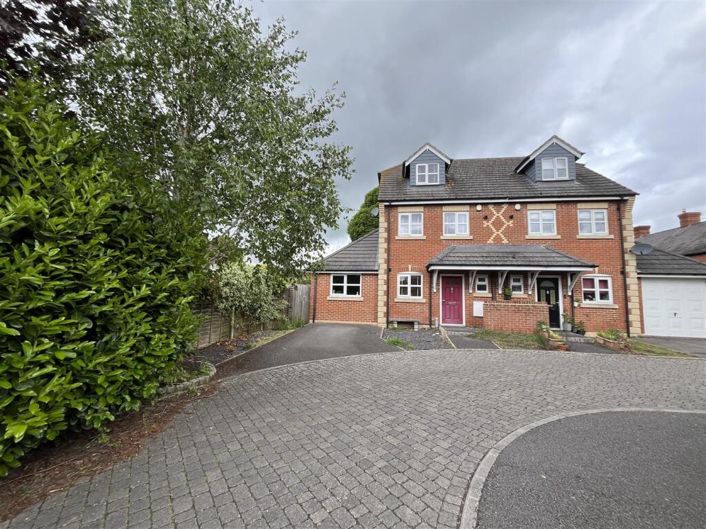 Main image of property: Jubilee Gardens, Wantage, Oxfordshire, OX12