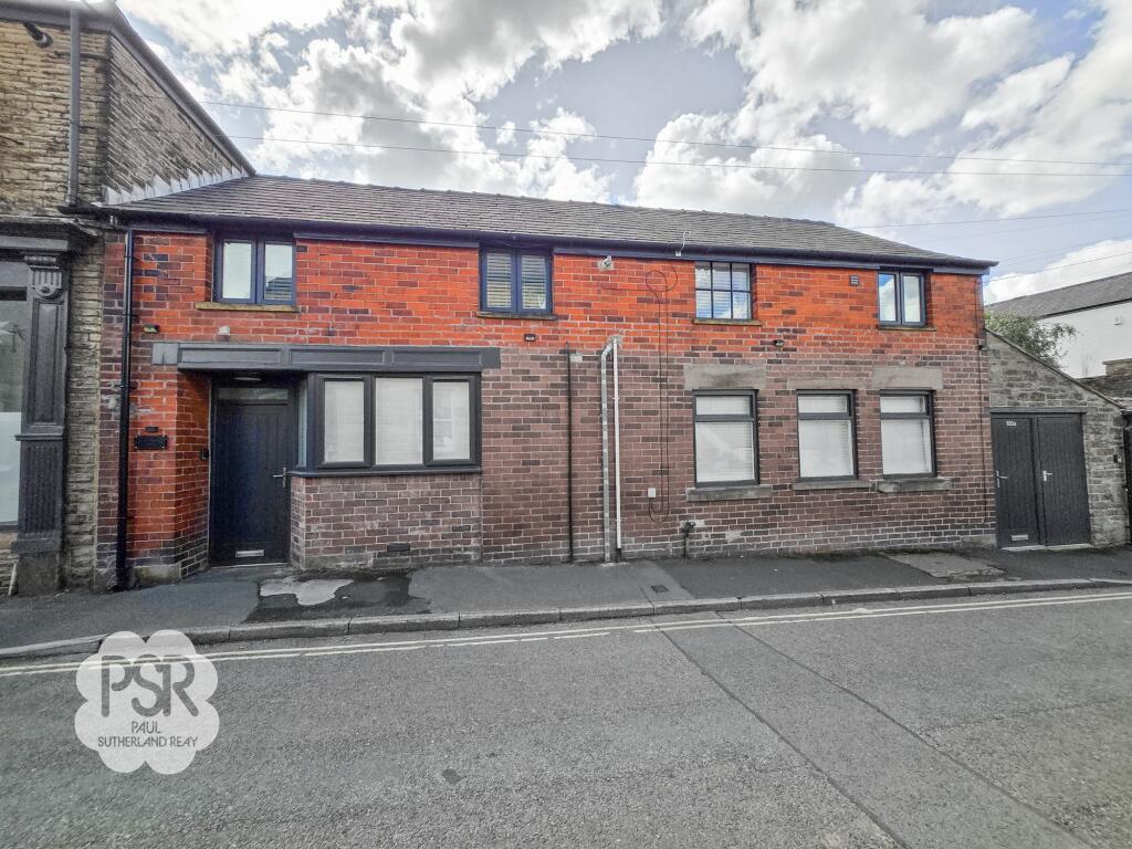 1-bed flat on Eccles Road, Chapel-En-Le-Frith, SK23, £155,000