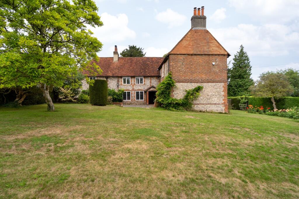 5-bed detached on Slines Oak Road, Woldingham, CR3, £1,650,000